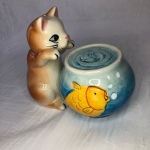 Salt and Pepper Shakers Cat and Fishbowl